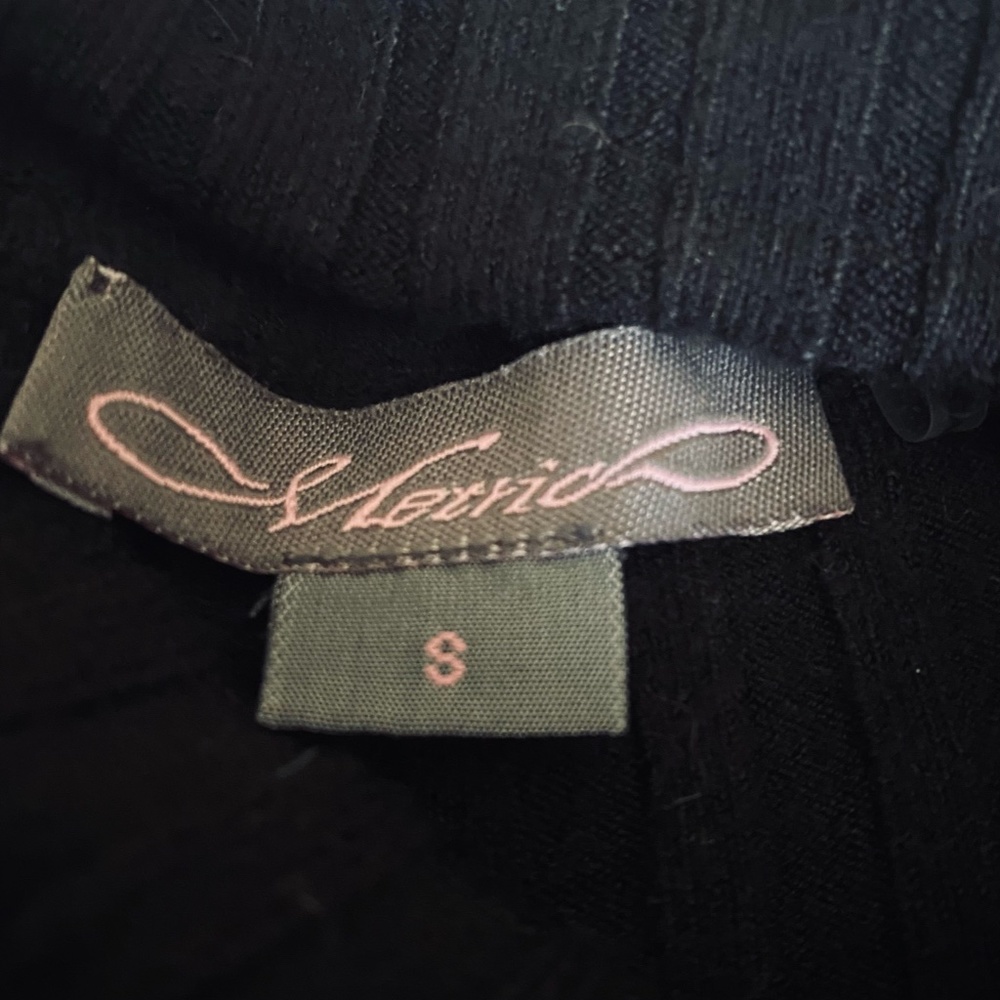 Womens like new - Metriol- black turtle neck